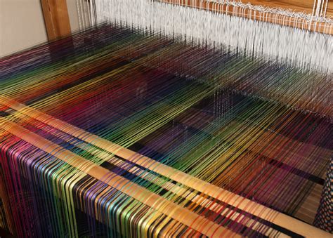  The Weight of Silk: A Malaysian Tapestry Woven With Threads of Beauty and Resilience