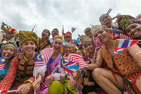 Yesterday's Strangers: Exploring Inter-Ethnic Relations in Contemporary Malaysia – Unraveling the Tapestry of Malaysian Society Through Sociological Lenses